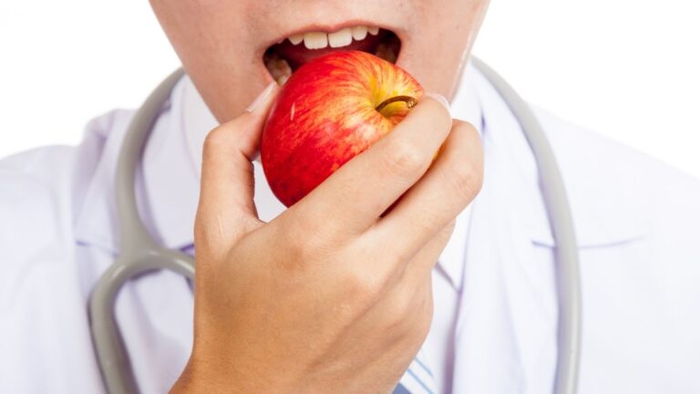 The Anti-Inflammatory Foods Doctors Actually Eat