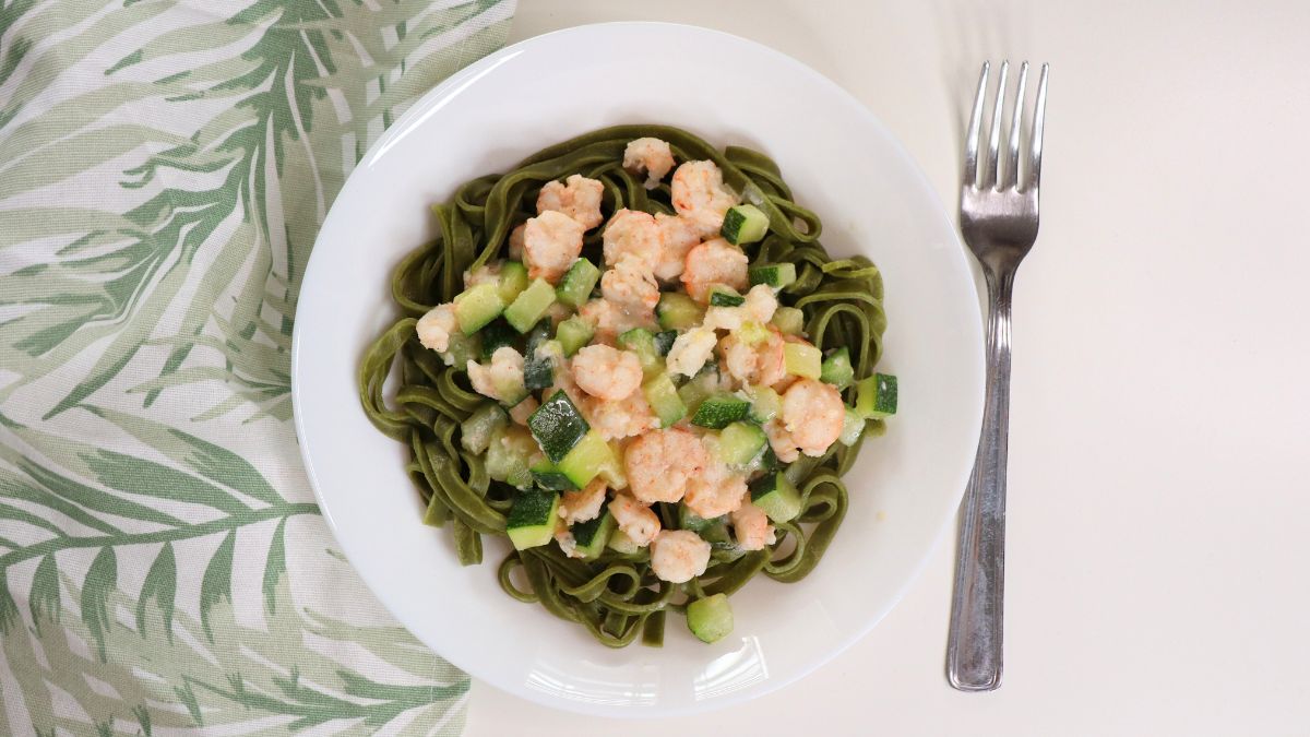 how to make creamy shrimp and zucchini pasta