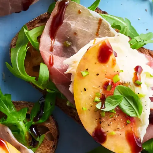 fi 2401 peach mazzarella prosciutto crostini with balsamic glaze Desktop 1300x658 1