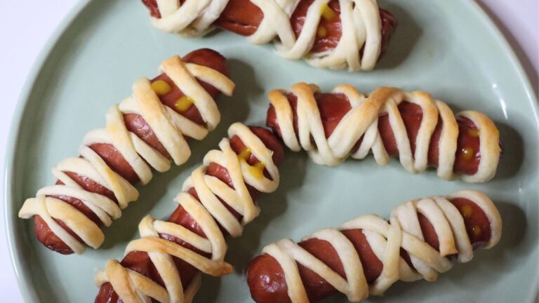 Halloween Mummy Simple Hot Dogs [Recipe]