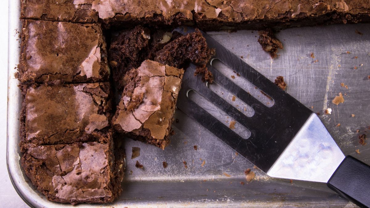 how to grease a pan for brownies