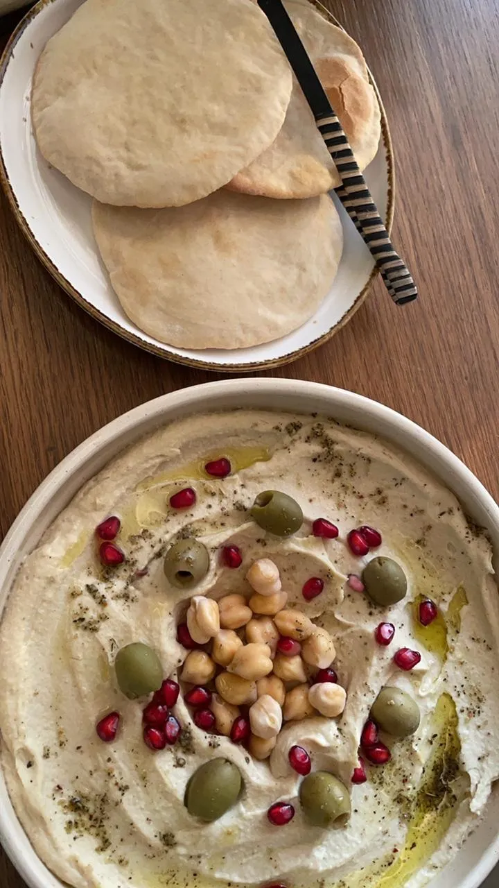 hummus and pita