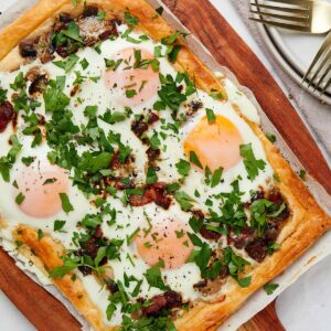 puff pastry breakfast tart with bacon and eggs 10