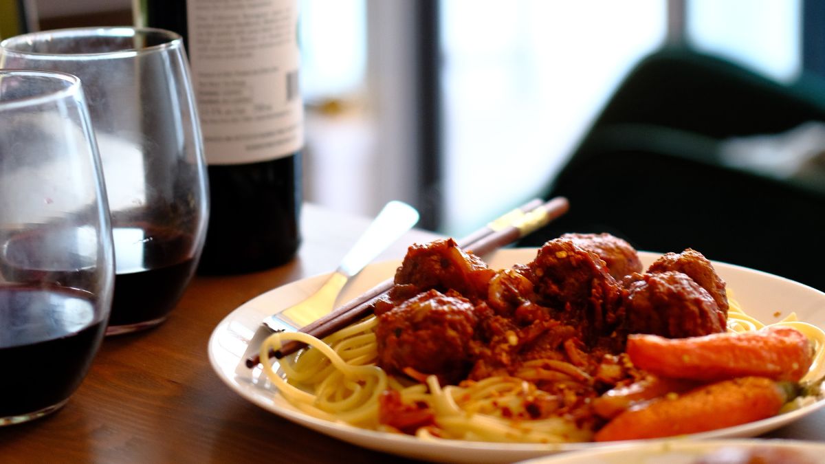 spaghetti and meatballs and barbera wine