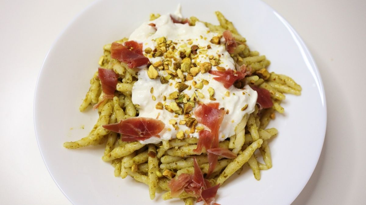stracciatella pasta with pistachio