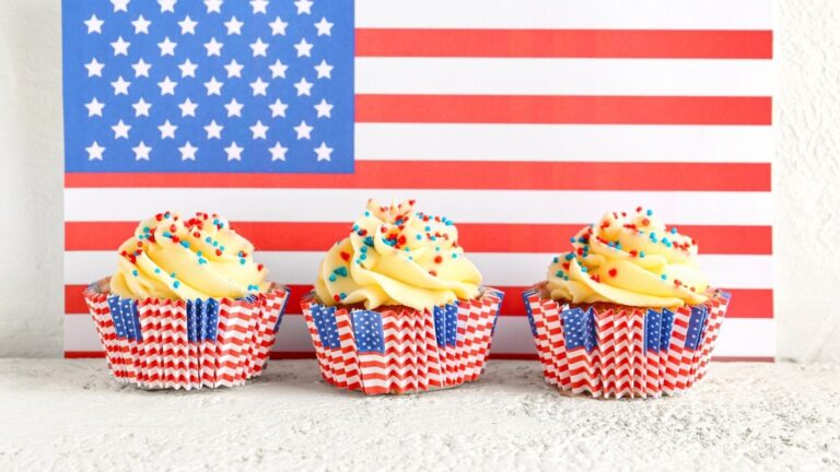 The Easiest Fourth of July Cupcakes