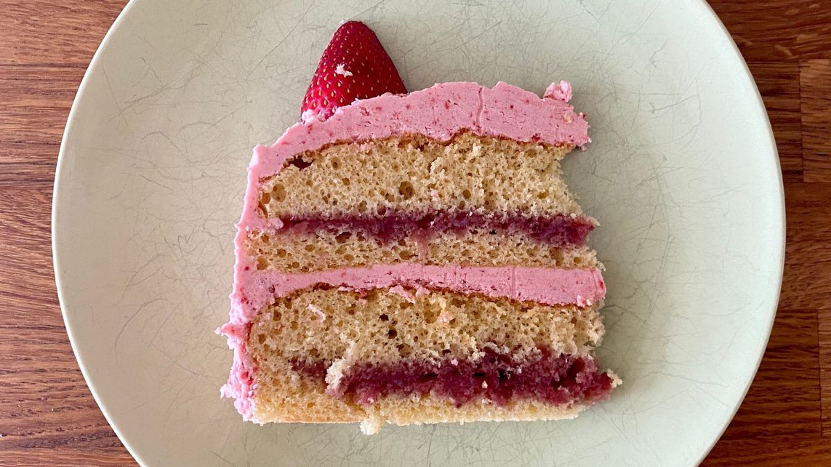 use strawberry jam in cakes and frosting
