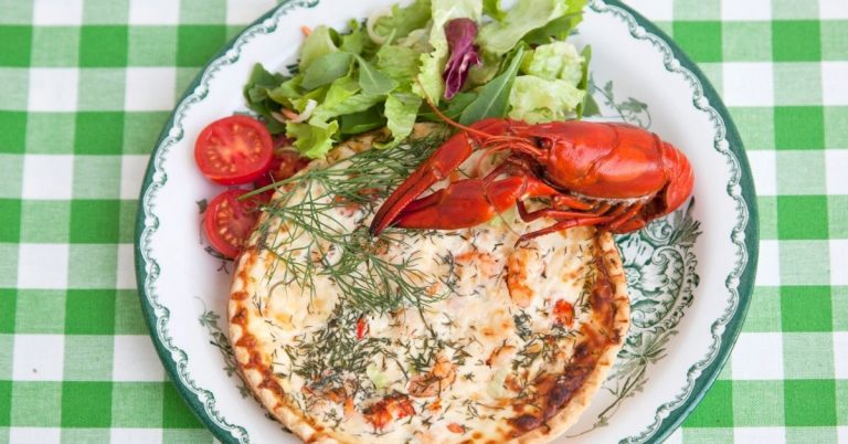 What to Serve With Crawfish Pie? 8 Side Dishes