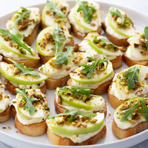 whipped ricotta crostini honey01